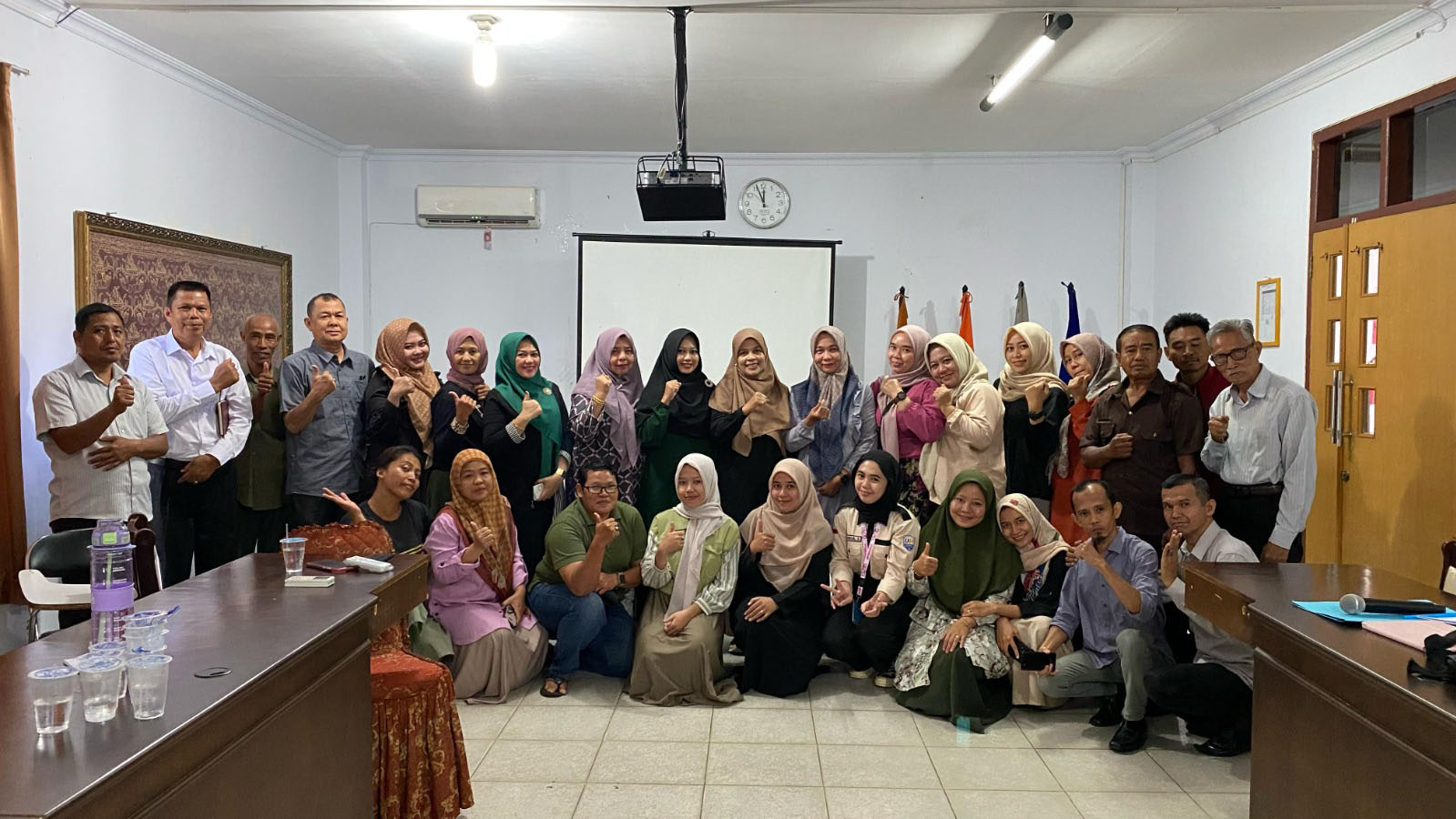 Pelatihan Komunikasi, Pelayanan Prima, dan Semangat Kerja di Universitas Nurdin Hamzah